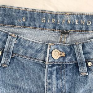 WHBM CHIC mom Girlfriend ankle style distress rip jeans size 6